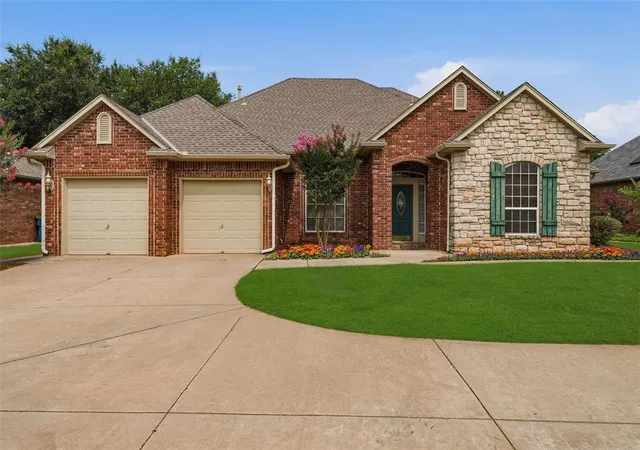 Photo 1 of Single family home for sale at 3008 Viewmont Ct, Edmond, OK 73003 | MLS# 1241962 | Listing updated on 2026-08-30