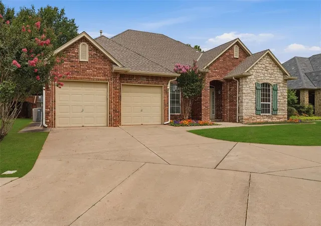 Photo 2 of Single family home for sale at 3008 Viewmont Ct, Edmond, OK 73003 | MLS# 1241962 | Listing updated on 2026-08-30