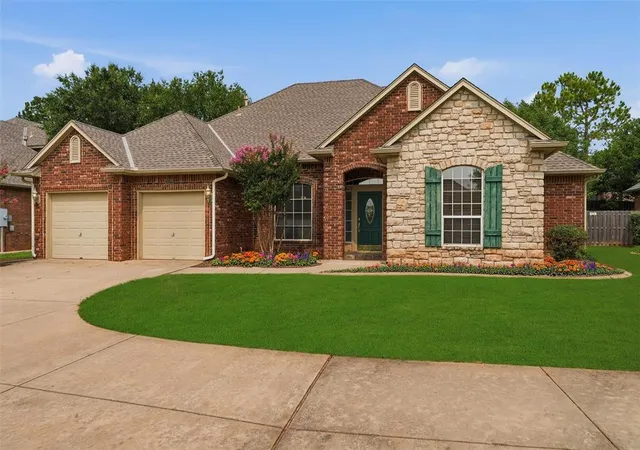 Photo 3 of Single family home for sale at 3008 Viewmont Ct, Edmond, OK 73003 | MLS# 1241962 | Listing updated on 2026-08-30
