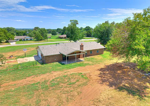 image of 5704 Earl Dr, Shawnee, OK 74804 | MLS# 1241985
