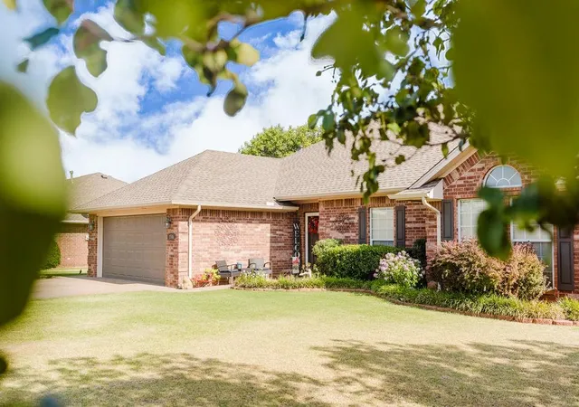2nd image of 1506 W Debbie Dr, Elk City, OK 73644 | MLS# 1241995