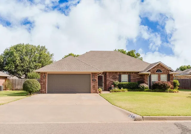 4th image of 1506 W Debbie Dr, Elk City, OK 73644 | MLS# 1241995