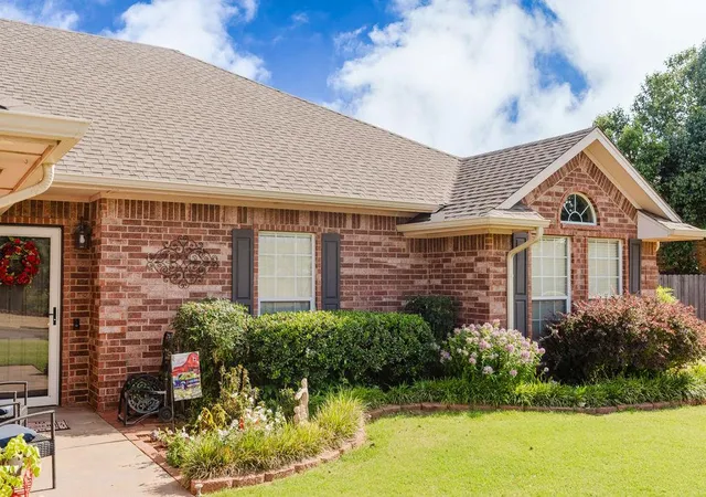 5th image of 1506 W Debbie Dr, Elk City, OK 73644 | MLS# 1241995
