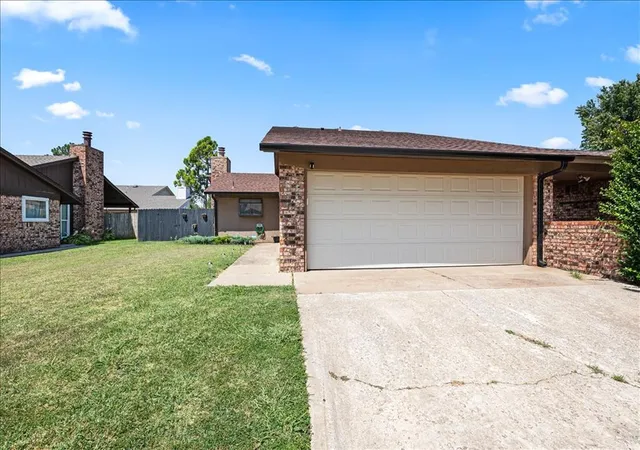 3rd image of 9323 S Hudson Ave, Oklahoma City, OK 73139 | MLS# 1242000