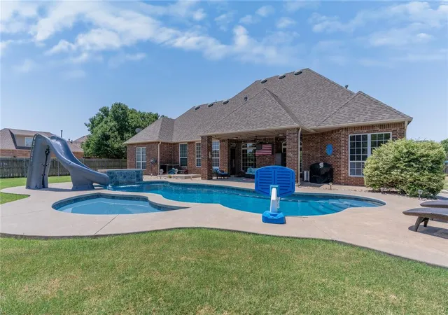 2nd image of 4108 Hidden Lake Cir, Moore, OK 73160 | MLS# 1242006