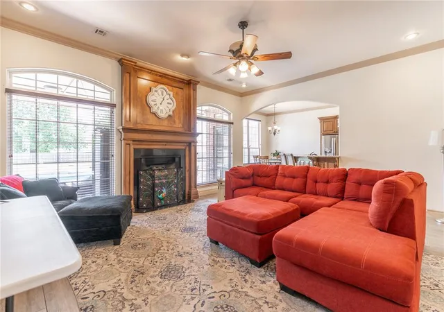 4th image of 4108 Hidden Lake Cir, Moore, OK 73160 | MLS# 1242006