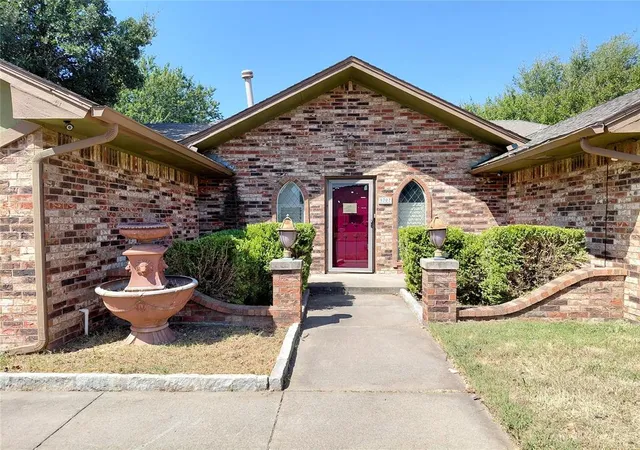 Single family home for sale at 9707 Warriner Cir, Oklahoma City, OK 73162 | MLS# 1242015