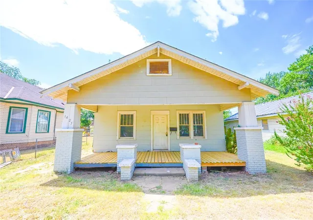 1st image of 1425 W Dakota St, Chickasha, OK 73018 | MLS# 1242016