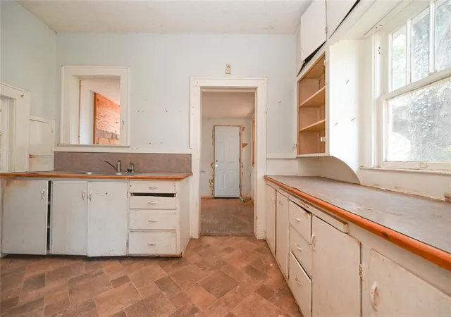 Photo 4 of Sale Pending at 1425 W Dakota St, Chickasha, OK 73018 | MLS# 1242016 | Listing updated on 2026-09-01
