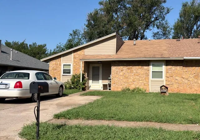 image of 124 Vinita Dr, Norman, OK 73071 | MLS# 1242029