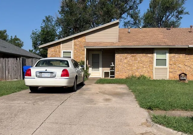 image of 124 Vinita Dr, Norman, OK 73071 | MLS# 1242029