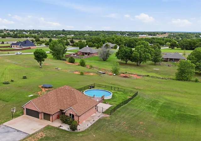 2nd image of 1700 Sandpiper Dr, Blanchard, OK 73010 | MLS# 1242030