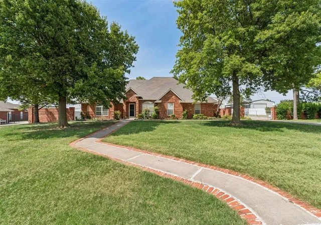 2nd image of 2109 Ne 14th St, Moore, OK 73160 | MLS# 1242043