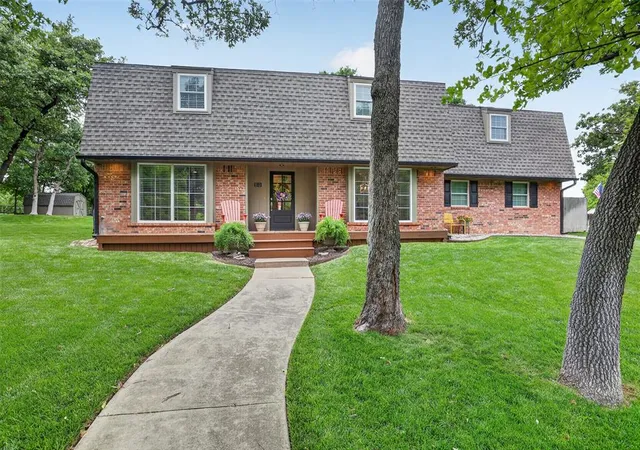 2nd image of 2113 Hummingbird Ln, Edmond, OK 73034 | MLS# 1242050