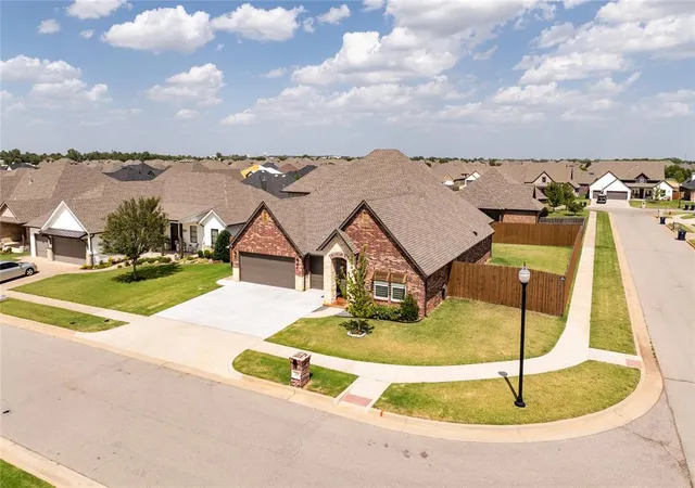 1st image of 300 Bray Ln, Yukon, OK 73099 | MLS# 1242055