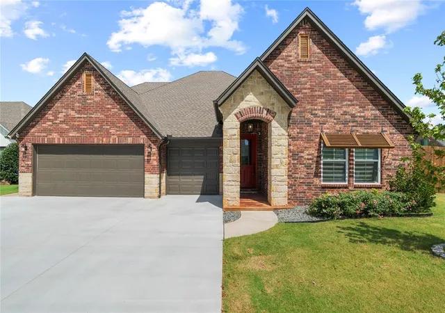 4th image of 300 Bray Ln, Yukon, OK 73099 | MLS# 1242055