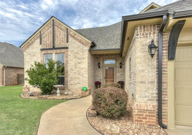2nd image of 9633 Sw 30th St, Oklahoma City, OK 73179 | MLS# 1242070