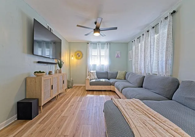 3rd image of 801 Nw 16Th St, Moore, OK 73160 | MLS# 1242096