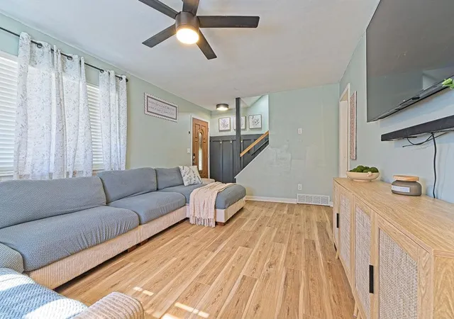 4th image of 801 Nw 16Th St, Moore, OK 73160 | MLS# 1242096
