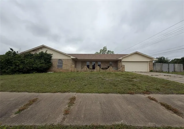 1st image of 1419 Meadowbrook Ln, Prague, OK 74864 | MLS# 1242097