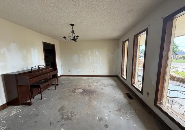 4th image of 1419 Meadowbrook Ln, Prague, OK 74864 | MLS# 1242097