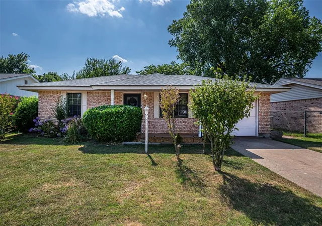 1st image of 411 S Brookview Ln, Mustang, OK 73064 | MLS# 1242115