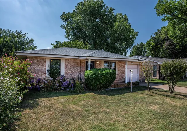 5th image of 411 S Brookview Ln, Mustang, OK 73064 | MLS# 1242115