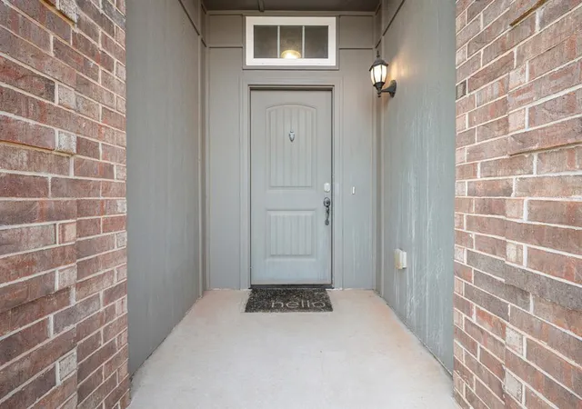 Photo 4 of Single family home for sale at 401 Tecumseh Meadows Ct, Norman, OK 73069 | MLS# 1242120 | Listing updated on 2026-08-28
