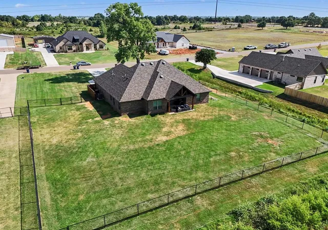 19th image of 180 Meadow Lark Ln, Blanchard, OK 73010 | MLS# 1242121