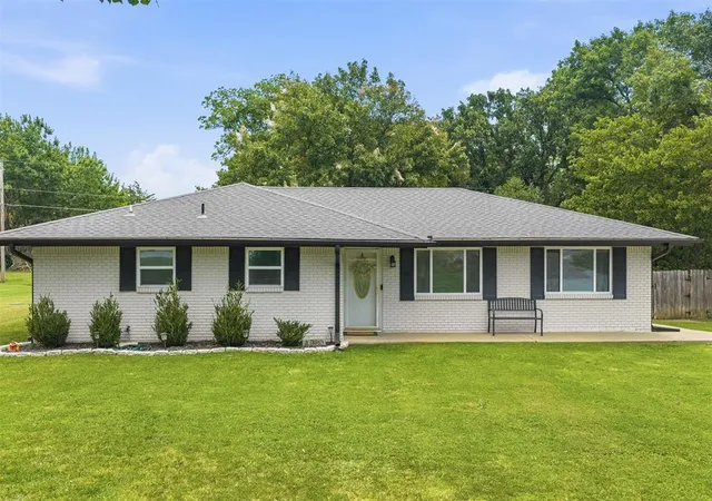 1st image of 430 N Main St, Ada, OK 74820 | MLS# 1242128