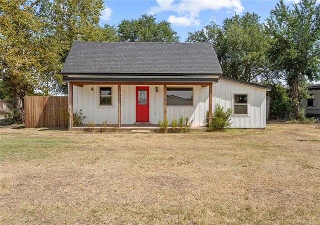1st image of 103 E Ash St, Carnegie, OK 73015 | MLS# 1242130