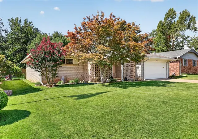 1st image of 1712 Westbrooke Ter, Norman, OK 73072 | MLS# 1242138