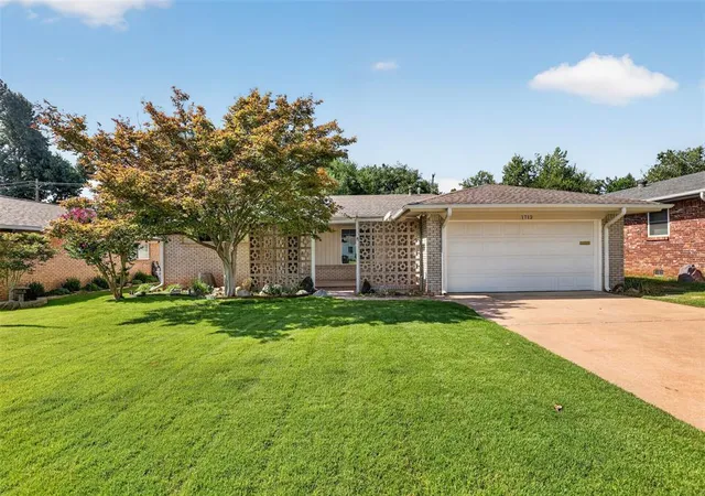 2nd image of 1712 Westbrooke Ter, Norman, OK 73072 | MLS# 1242138