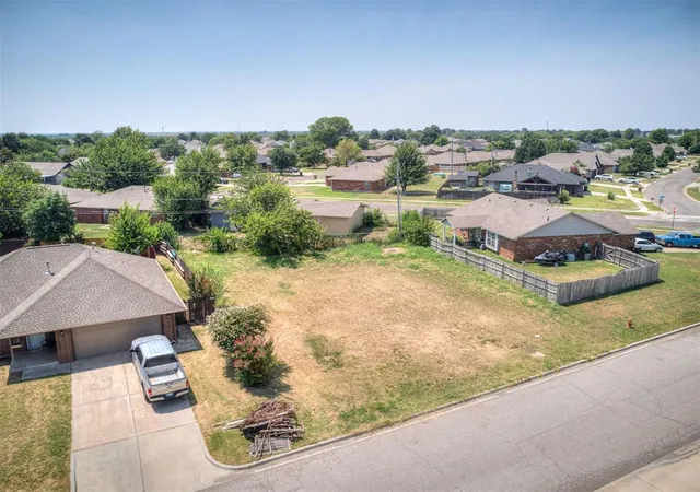 3rd image of 1532 Tudor Dr, Moore, OK 73160 | MLS# 1242145