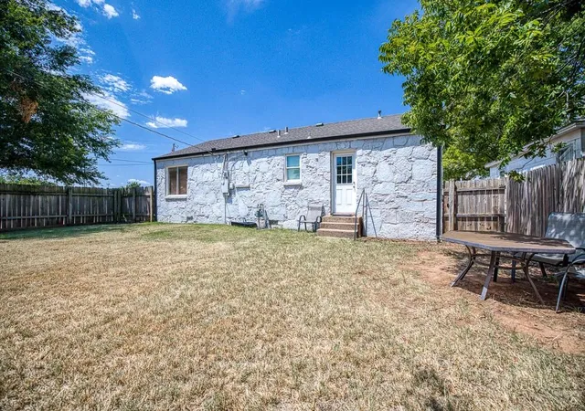 24th image of 723 S 10th St, Kingfisher, OK 73750 | MLS# 1242150