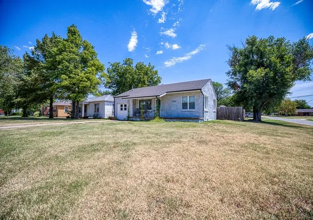 5th image of 723 S 10Th St, Kingfisher, OK 73750 | MLS# 1242150