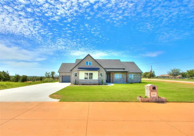 Photo 1 of Single family home for sale at 2901 Deer Run Trl, Guthrie, OK 73044 | MLS# 1242152 | Listing updated on 2026-09-25