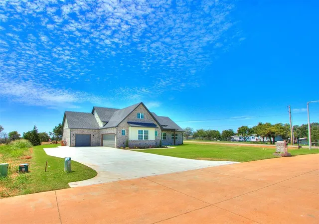 Photo 2 of Single family home for sale at 2901 Deer Run Trl, Guthrie, OK 73044 | MLS# 1242152 | Listing updated on 2026-09-25