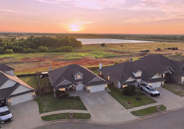 Photo 2 of Sale Pending at 13805 Limestone Ln, Yukon, OK 73099 | MLS# 1242158 | Listing updated on 2026-08-24