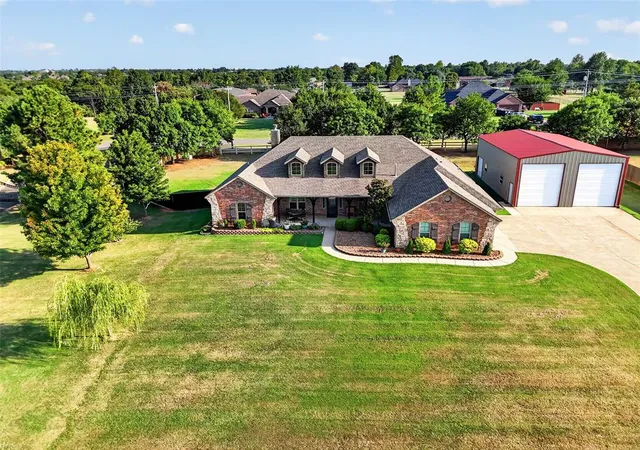Photo 3 of Single family home for sale at 1150 Stone Crst Dr, Edmond, OK 73034 | MLS# 1242162 | Listing updated on 2026-10-07