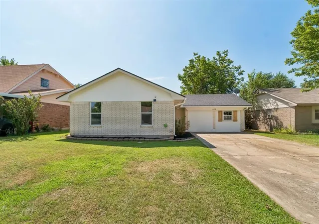 2nd image of 602 Crestmoor Dr, Moore, OK 73160 | MLS# 1242168