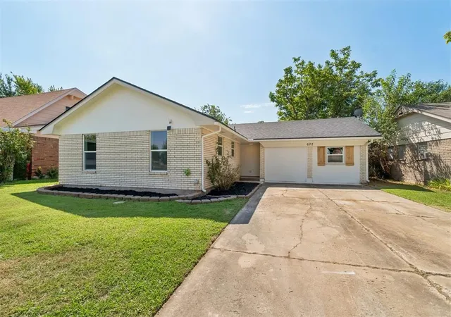 3rd image of 602 Crestmoor Dr, Moore, OK 73160 | MLS# 1242168