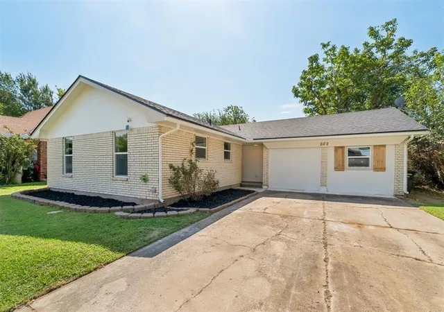 4th image of 602 Crestmoor Dr, Moore, OK 73160 | MLS# 1242168