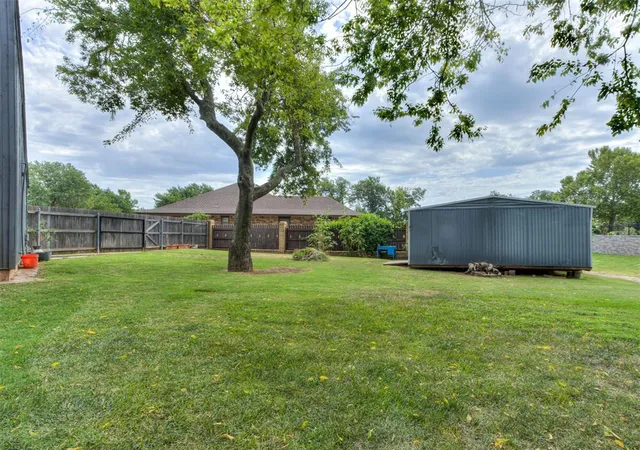 41st image of 1304 Ne 19th Pl, Moore, OK 73160 | MLS# 1242189