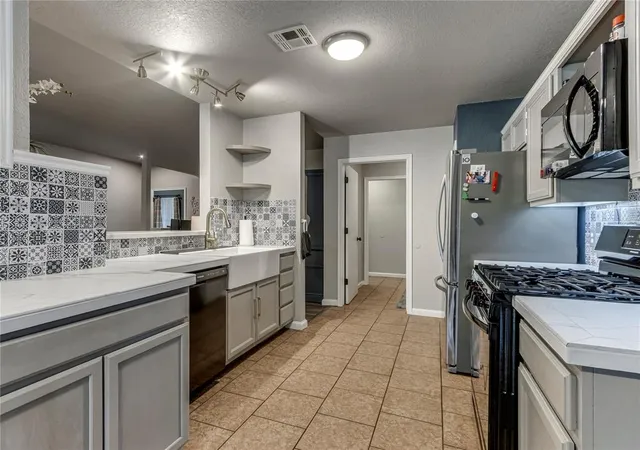 3rd image of 10808 Ohara Ln, Oklahoma City, OK 73130 | MLS# 1242195