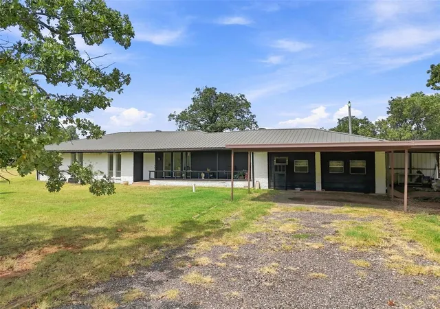 Photo 3 of Single family home for sale at 13904 S Dobbs Rd, Mc Loud, OK 74851 | MLS# 1242206 | Listing updated on 2026-09-30
