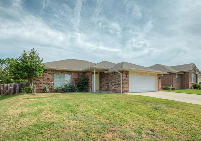 Photo 3 of Single family home for sale at 2244 Gray Dove Dr, Shawnee, OK 74804 | MLS# 1242207 | Listing updated on 2026-07-31