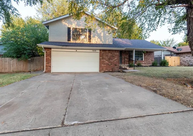 2nd image of 11616 Sagamore Dr, Yukon, OK 73099 | MLS# 1242214