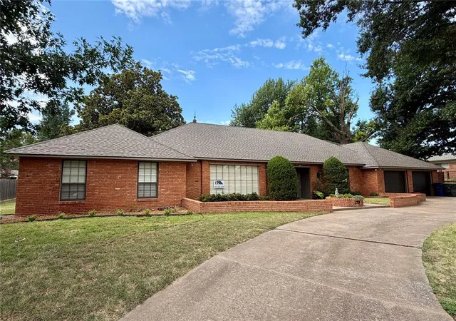 1st image of 115 Maple Ln, Chickasha, OK 73018 | MLS# 1242222