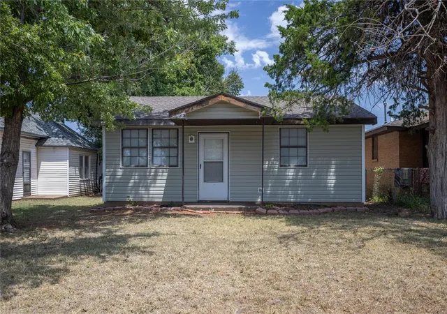 1st image of 415 W Franklin Ave, Weatherford, OK 73096 | MLS# 1242227